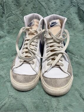 Nike White,‎ Navy & Gray High-Top Sneakers